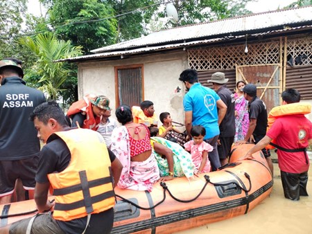 SDRF and SBF Team Rescued 211 people and over 40 cattle from the flood in Assam